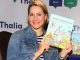 Judith Rakers zeigt stolz ihr erstes Kinderbuch "Judiths kleine Farm" vor. Foto: FoTe Press